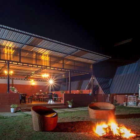 Stayvista At Golden Triangle Kabini With Bonfire, River View & Comp Beakfast Hampāpura Exterior photo